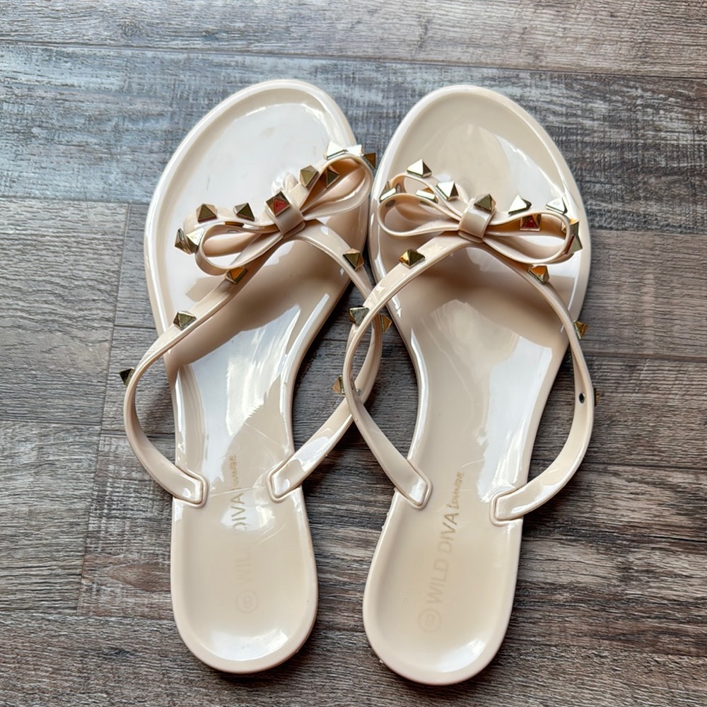 Wild Diva Cream Sandals with Bow Detail